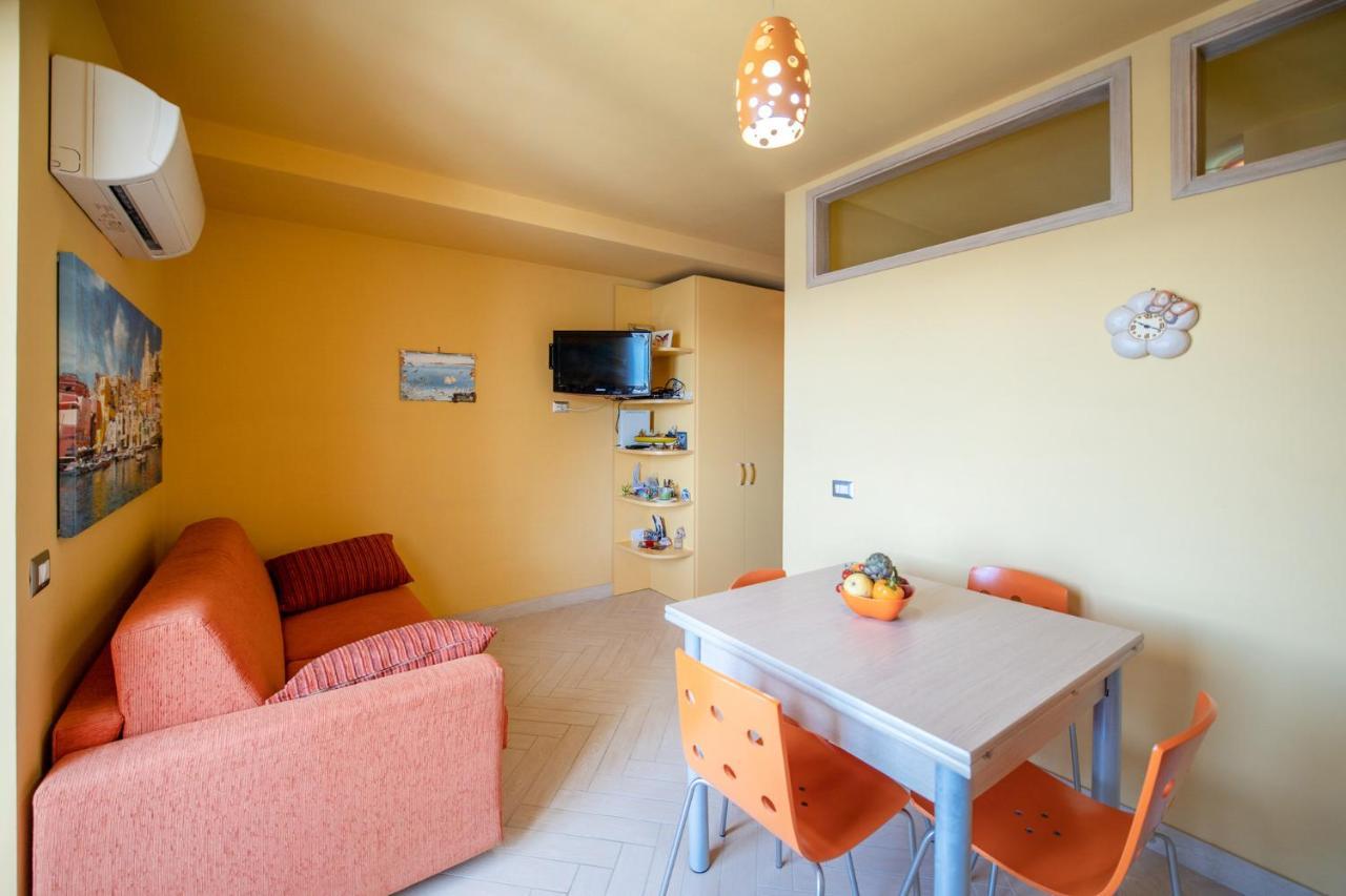 Casa Cinzia In Marina Di Corricella Villa Procida Luaran gambar