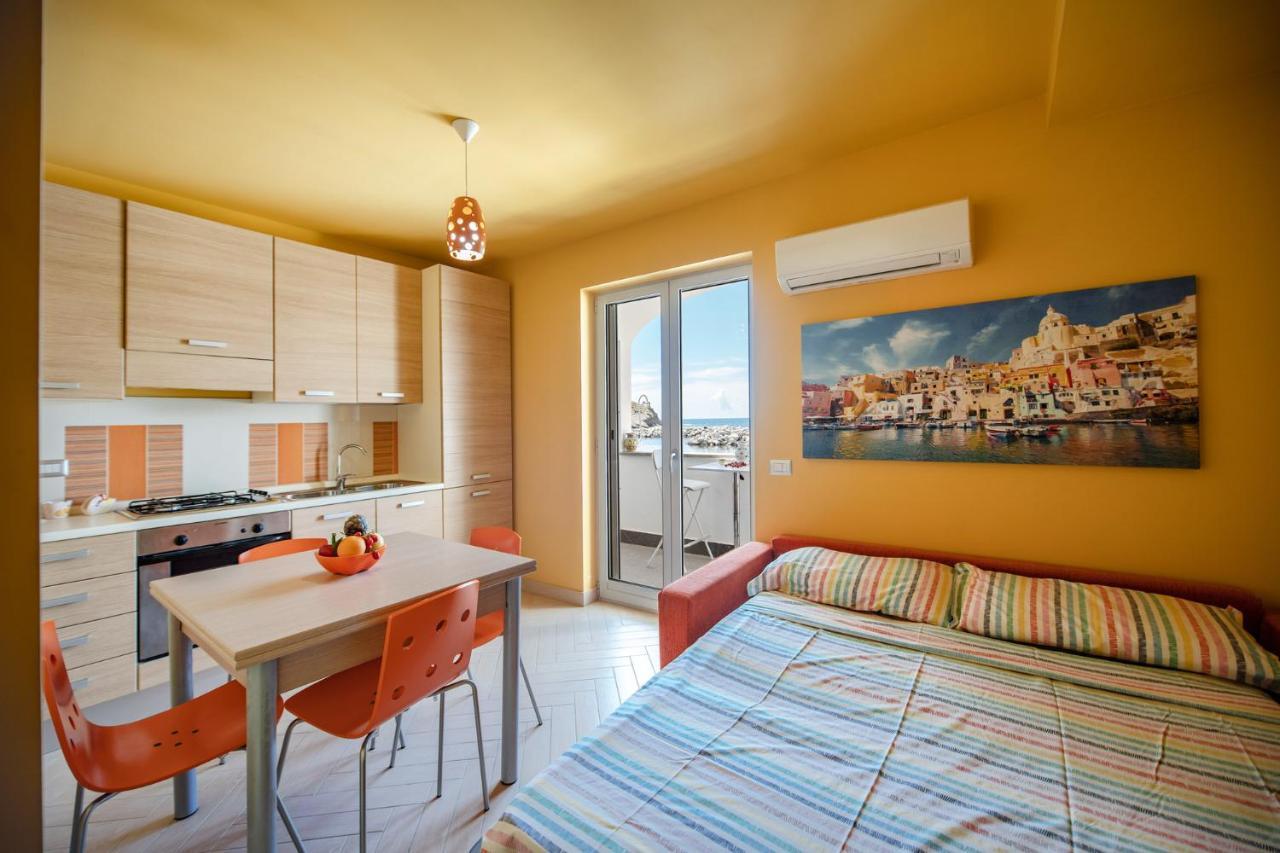 Casa Cinzia In Marina Di Corricella Villa Procida Luaran gambar