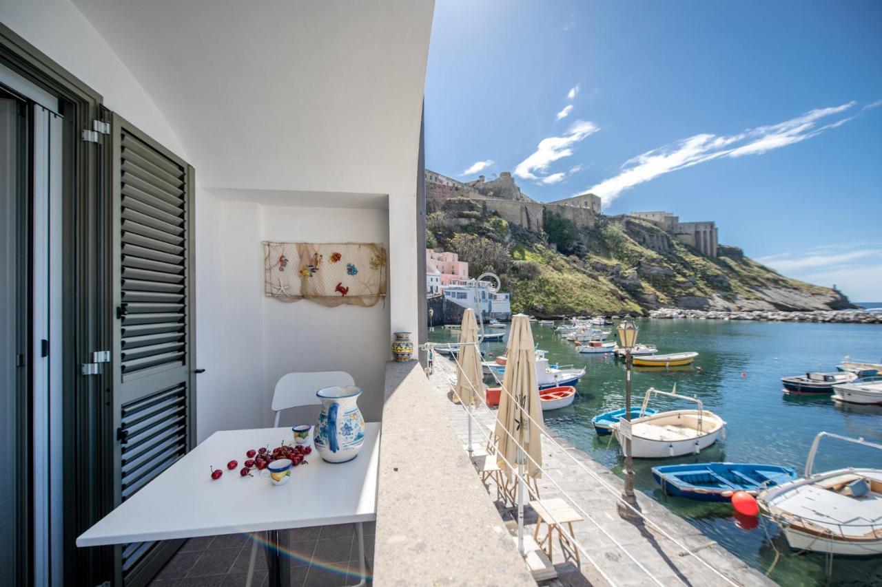 Casa Cinzia In Marina Di Corricella Villa Procida Luaran gambar